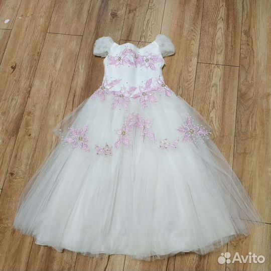 Нарядное платье для девочки 122 128