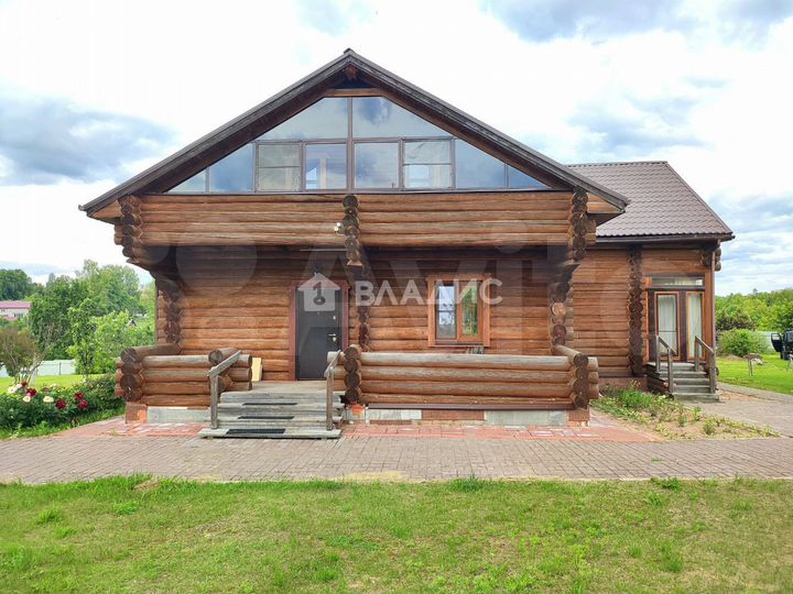 Дом 297 м² на участке 63 сот.