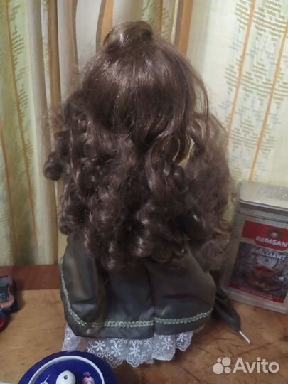 Кукла фарфоровая коллекционная