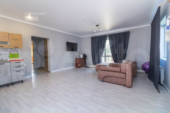 Дом 195,1 м² на участке 4,2 сот.