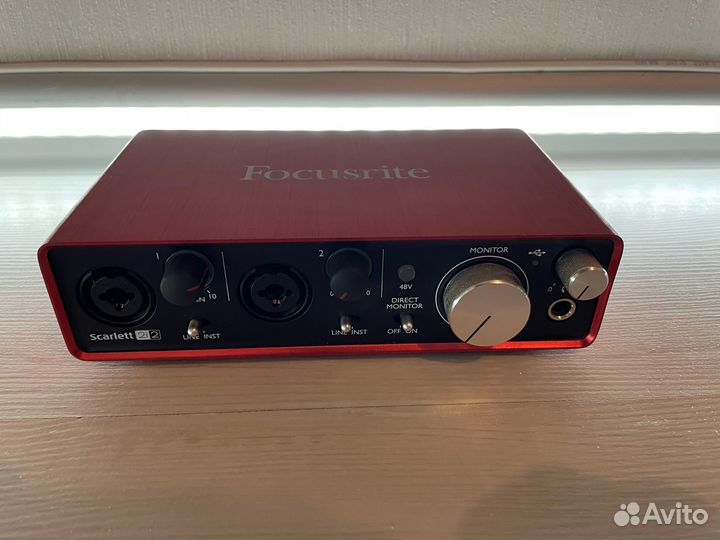 Внешняя звуковая карта focusrite 2i2 2gen + Mic