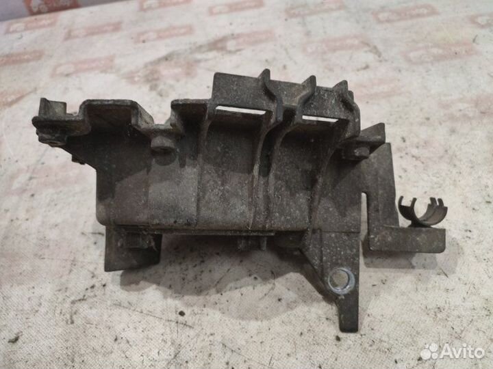 Кронштейн двигателя передний левый Renault Symbol