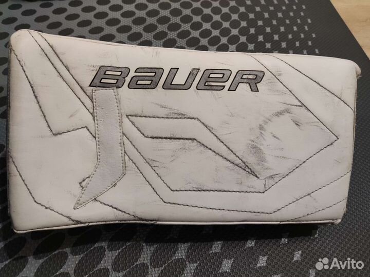 Вратарские блин(L) и ловушка(R) Bauer