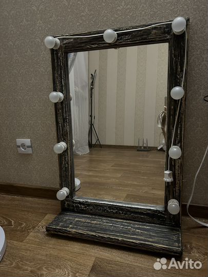 Зеркало с лампами