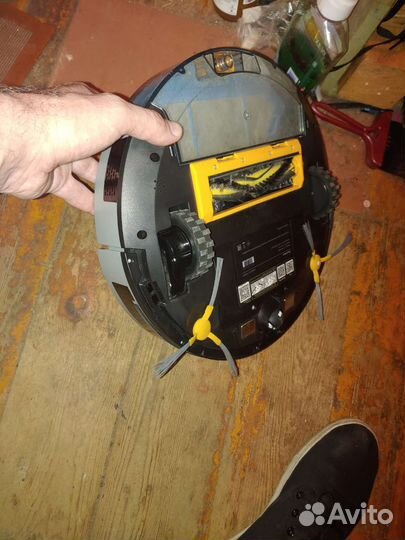 Робот пылесос на детали