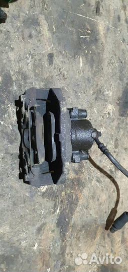 Суппорт передний правый Opel Meriva A 2003-2010