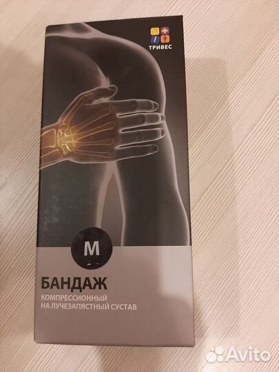 Бандаж на лучезапястный сустав левый