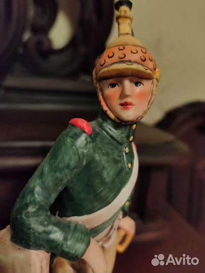 Статуэтка фарфор