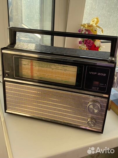 Радиоприемник ретро вэф202. Транзистор