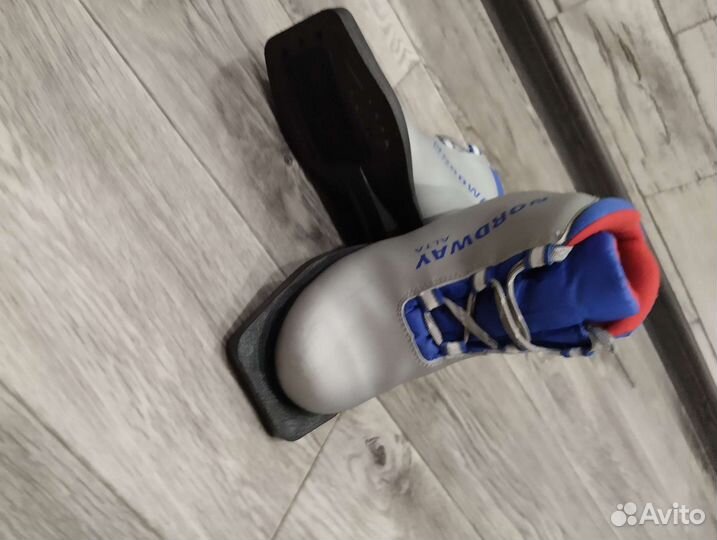 Лыжные ботинки для девочки