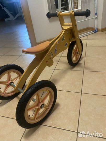 Беговел трехколесный