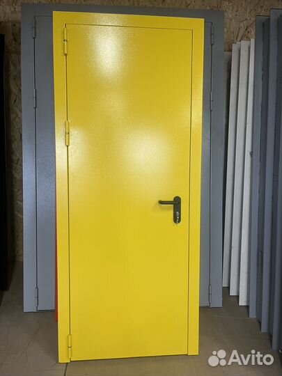 Железная дверь противопожарная / техническая