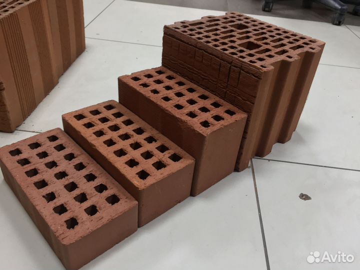 Кирпич пустотелый строительный красный