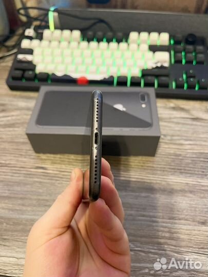 iPhone 8 Plus, 64 ГБ