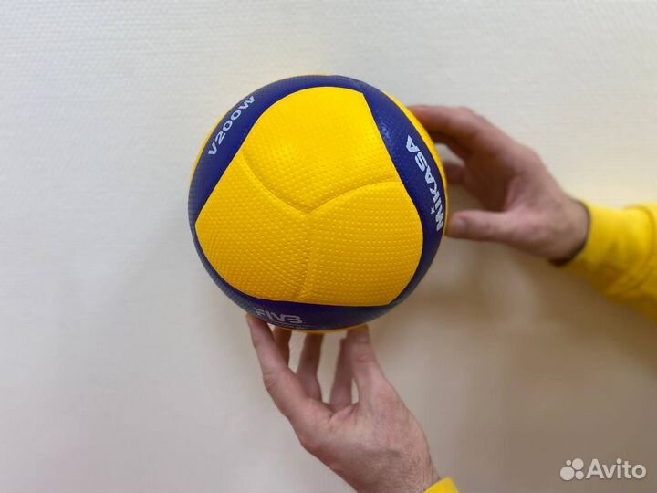 Волейбольный мяч Mikasa оригинал V200W