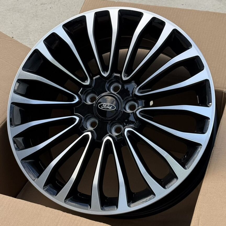 Литые диски Powcan 8×R18 5×108
