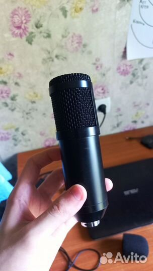 Звуковая карта + микрофон + стойка + поп-фильтр