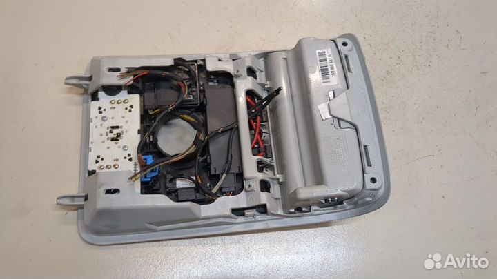 Фонарь салона Volkswagen Tiguan, 2011