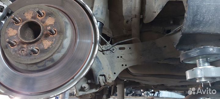 Кулак задний левый Форд Мондео 4