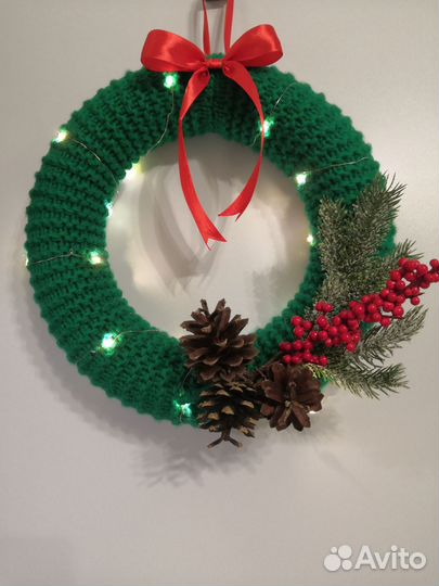 Новогодний венок вязаный