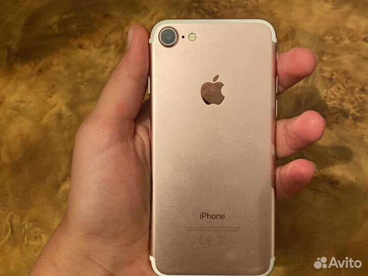 Телефон iPhone 7