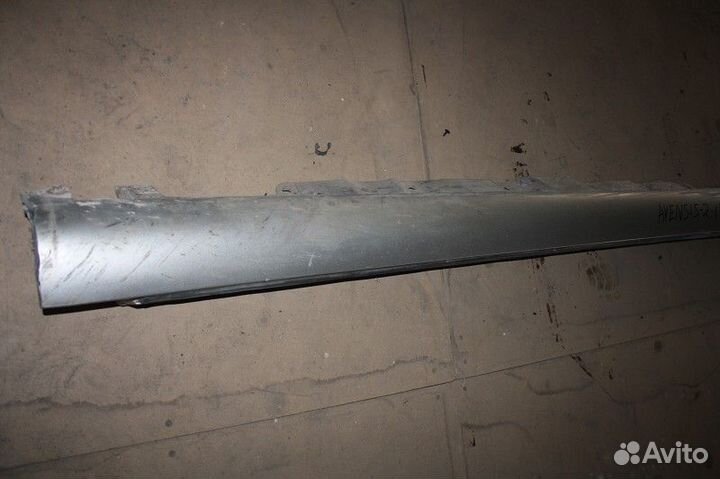 Накладка на порог правая toyota avensis II 2003-20