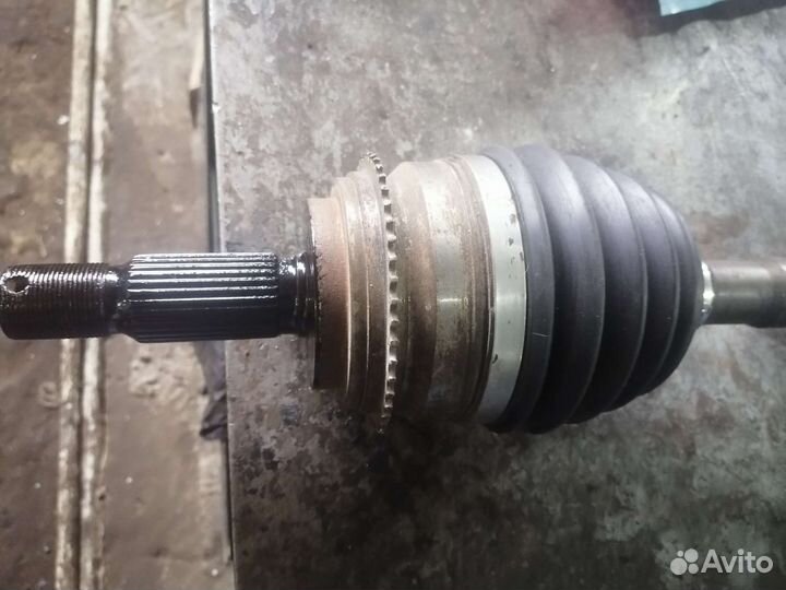 Привод передний левый Митсубиси Паджеро 4