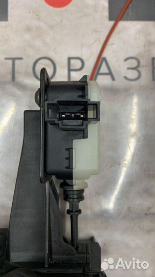 Замок лючка бензобака задний Mercedes-Benz