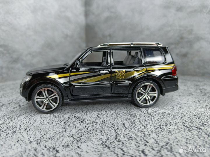Машинка Металлическая Mitsubishi Pajero