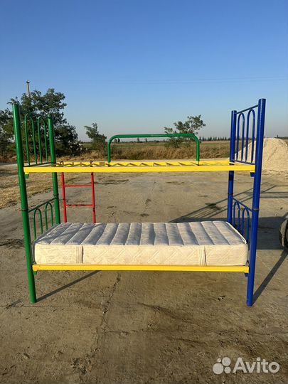 Двухъярусная кровать