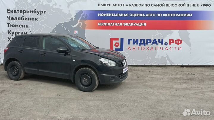 Козырек солнцезащитный правый Nissan Qashqai (J10)