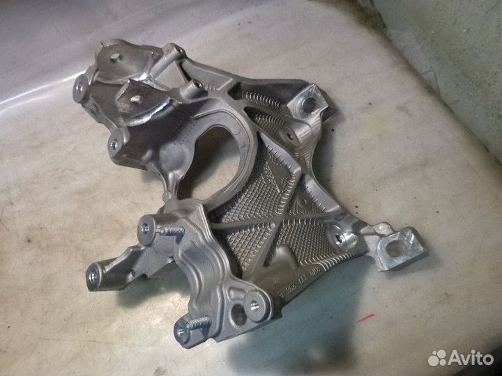 Кронштейн audi A4 A4 B9 2015