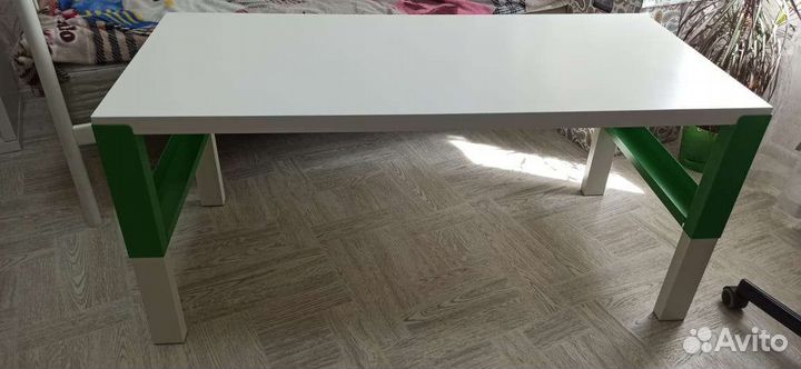 Растущий стол для ребенка Икея