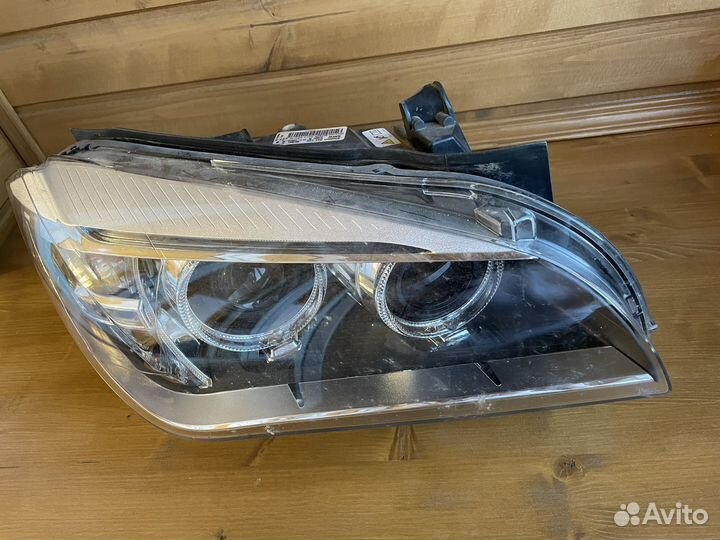 Фара биксеноновая правая BMW X1