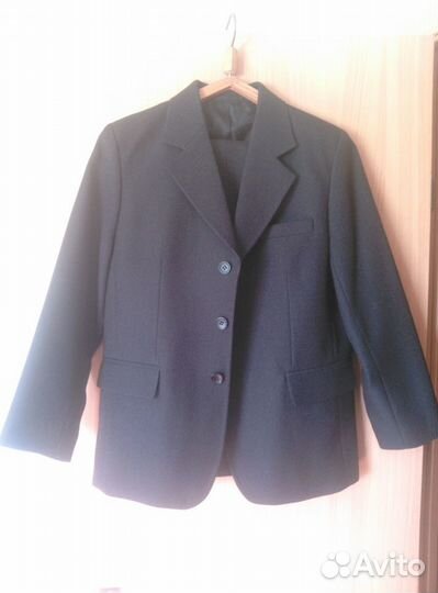 Продаю костюм