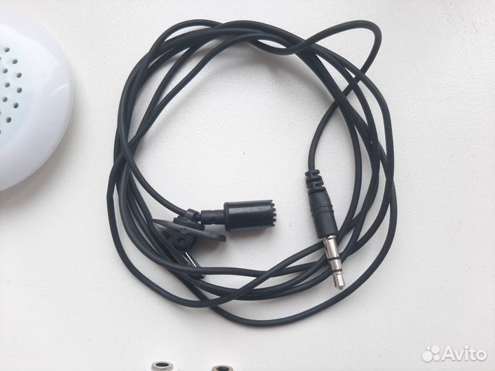 Гарнитура с микрофоном и динамиком для смартфона