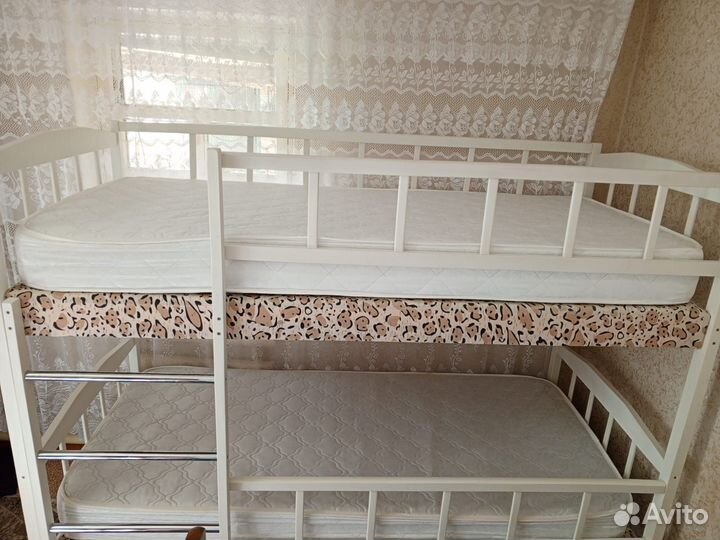 Детская двухярусная кровать