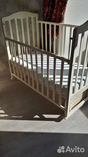 Детская кроватка с маятником + матрас