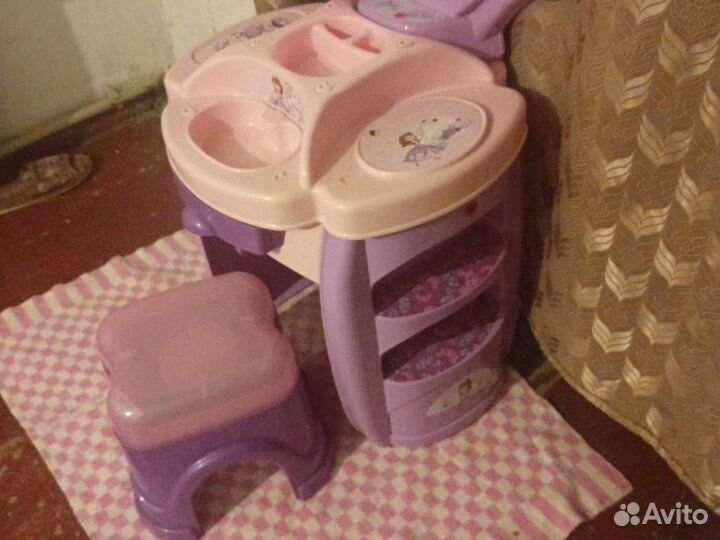 Детский столик с зеркалом