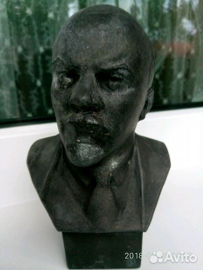 Бюст Ленин