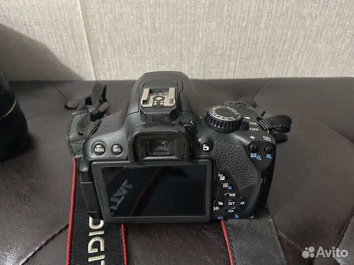 Зеркальный фотоаппарат Canon EOS650D