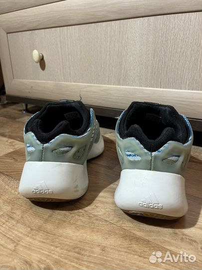 Кроссовки женские adidas yeezy boost 700