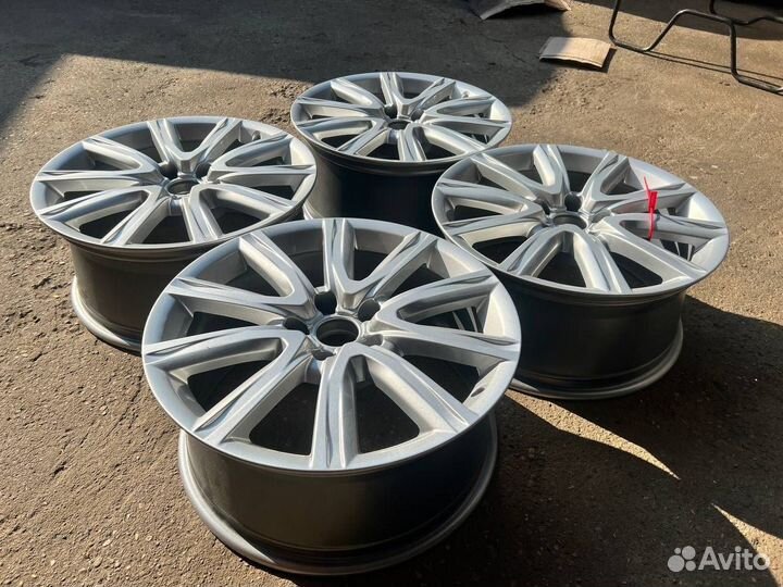 Комплект литых дисков R18x8 5x112