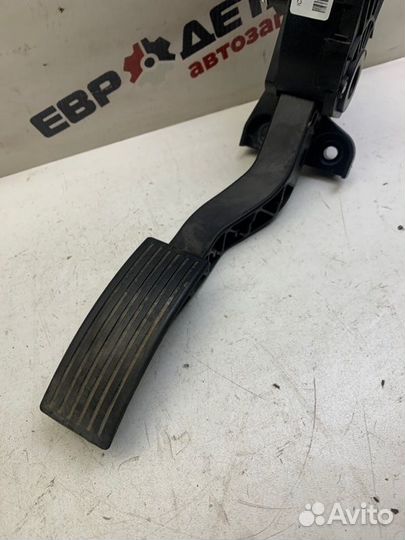 Педаль газа Hyundai Solaris седан 1.4 G4FA 2013