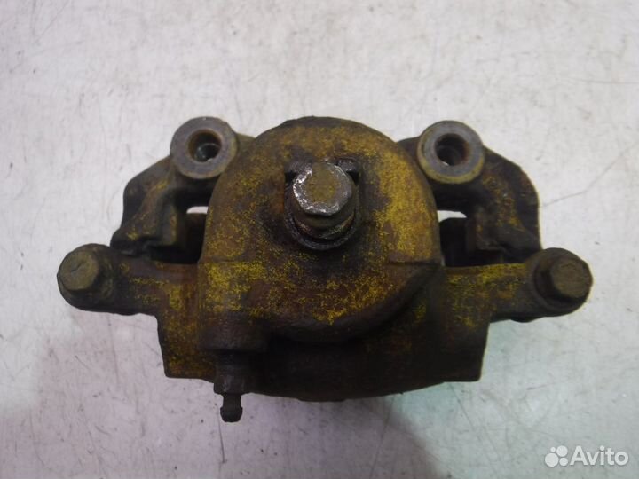 Суппорт передний правый Nissan Primera P10