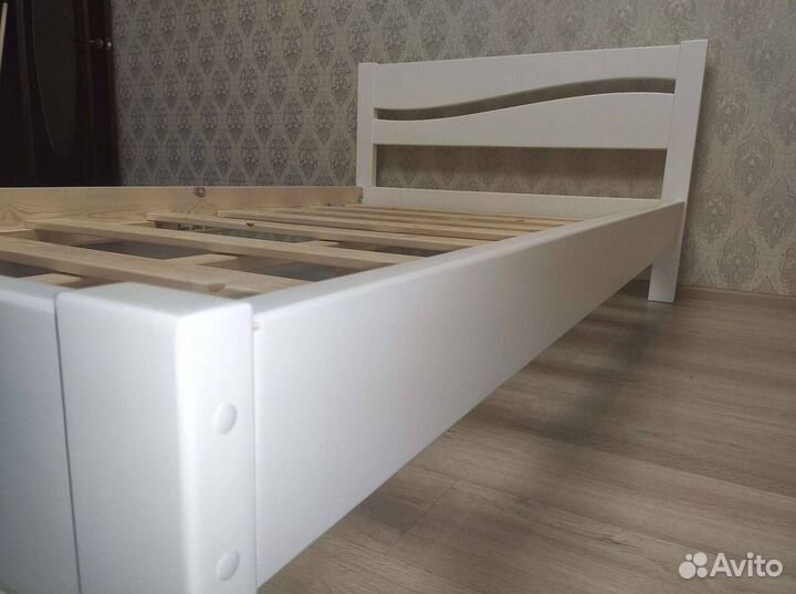 Кровати из массива дерева