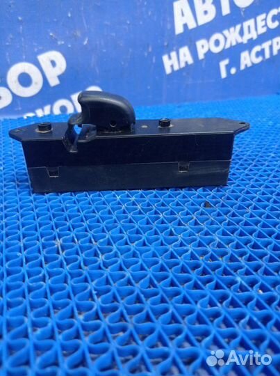 Кнопка стеклоподъемника Mitsubishi Colt купе 1999