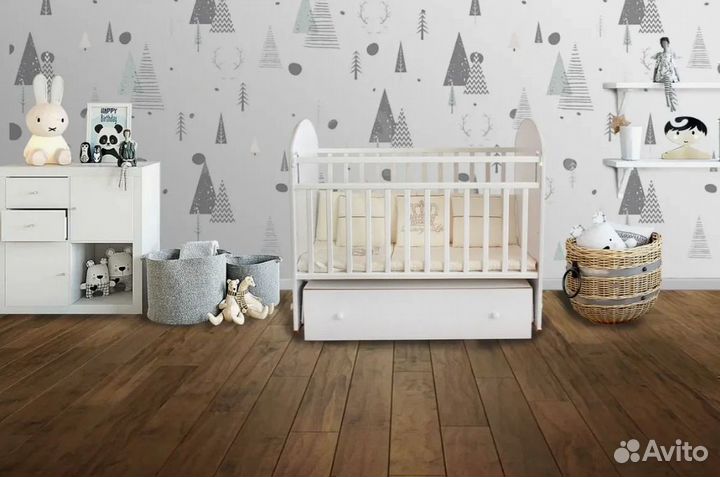 Детская кроватка с маятником и ящиком