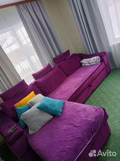 Угловой диван с оттоманкой