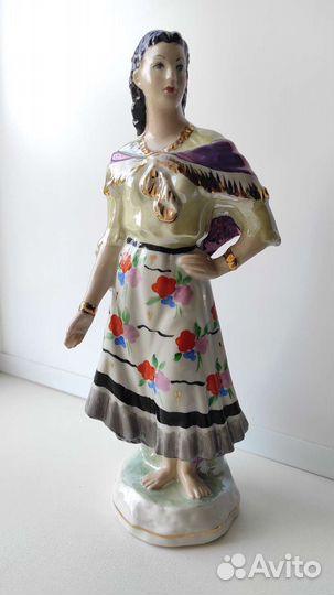 Фарфоровые Статуэтки